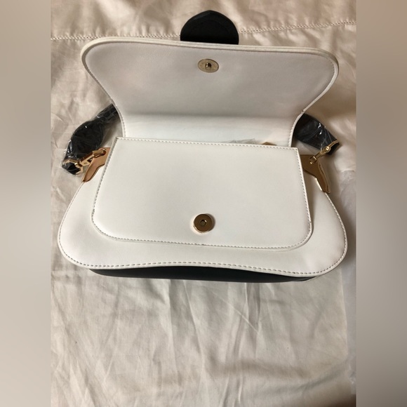 AKIRA NO TURNING BLACK AND WHITE HANDBAG WITH SHOULDER STRAP - Picture 3 of 8